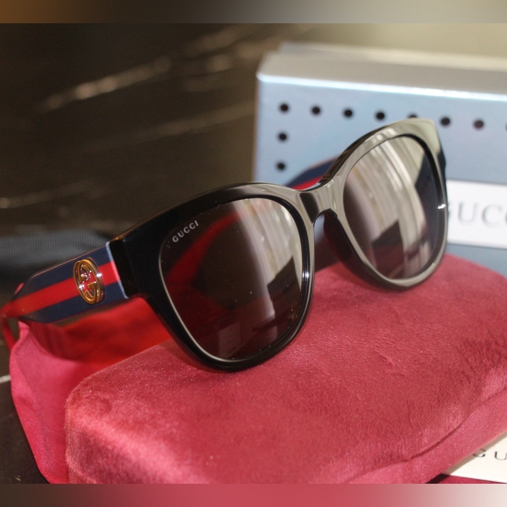 Gucci GG1866SK Women's Black Cat-Eye Sunglasses with Blue & Red Arms - Picture 2 of 8